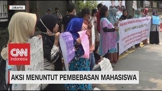 Emak-Emak Indonesia Demo Tuntut Pembebasan Mahasiswa