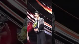 肖战#xiaozhan \u002620230325微博之夜-饭拍WeiboNight- Fancam：优雅小王子+高贵王者Elegant little prince+ noble king