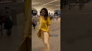 Raveena tandon nazar aai airport me ❤❤☺#trending #shorts #youtubeshorts #raveenatandon  #bollywood