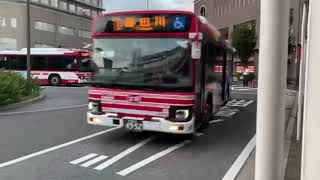 道路はみ出てる京阪バス