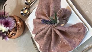 FAN NAPKIN FOLDING WITH NAPKIN RING | קיפול מפית מניפה בשילוב חבק