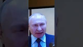 НАДО. ЕГО. ПОВЕСИТЬ. НА. КРАСНОЙ. ПЛОЩАДИ.!!.. НА. ЛОБНОМ. МЕСТЕ.!!.. ПРИЛЮДНО.!!.... ВСЕНЕПРЕМЕННО.