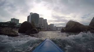 Kayakeando al amanecer por el Paso de Aquino, Acapulco, Gro.