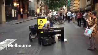 メルボルンの路上でピアノを弾き続ける83歳の伝説のナタリーさんを目撃！ - Melbourne Street Pianist, Natalee  (2018.4.13)