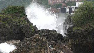 Big waves lash Taiwan's Kaohsiung as Super Typhoon Krathon nears | AFP