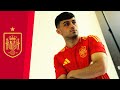 EURO 2024 | Los futbolistas de la SELECCIÓN ESPAÑOLA posan con la NUEVA camiseta de la Eurocopa