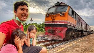 บริ้งค์ไบรท์ | ดูรถไฟบรรทุกน้ำมันวิ่งถอยหลัง ที่สถานีบางปะอิน reverse train