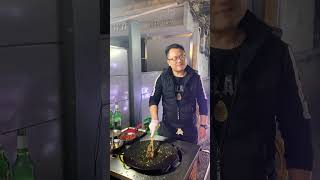 湖南DJ小王子请求出战，老板边蹦迪边做牛肉串，这烈火牛肉的味道真是一绝！#猪头新一#网红美食#路边小吃