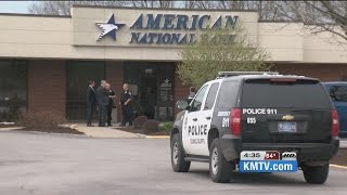 Council Bluffs Police search for bank robbery suspects