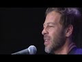 Christophe Maé chante 