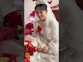 新郎求婚献花亲吻新娘进来沾沾喜气 迎娶新娘 新娘最美 娶媳妇 求婚献花