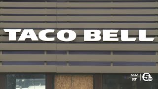 Man robs Akron Taco Bell, gets shot by employee, police say