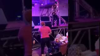 "Don't scratch my back" Live!