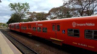 Trenes en la estación Florida (línea Belgrano Norte)