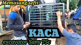 proses memasang safety cabin kaca depan Beko kecil Sany sy75c