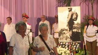 Cuba rinde primer homenaje masivo a Fidel Castro