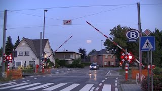 Spoorwegovergang Lommel (B) // Railroad crossing // Passage à niveau