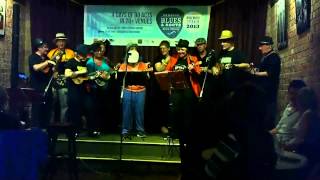 Moondance - Bendigo Uke Muster at the Gold Dust Lounge 7 Nov 2013