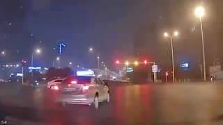 雨雾天气慢，远离大货车，行车不抢道，慢行让一秒