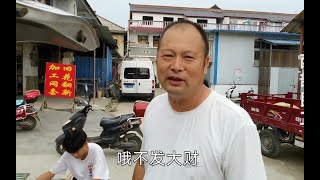 平顶山老板给汉中农村老人免费照相，还能赚钱，怎么做到的？