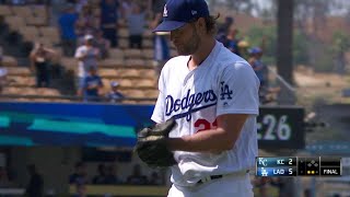 KC@LAD: Kershaw fans Escobar to end the game