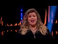 Kelly Clarkson explains why she doesn't stay in touch with her father  SVTNRKSkavlan