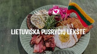 Sotūs lietuviški pusryčiai: bulviniai blynai, keptas varškės sūris, kiaušinis, šoninė ir salotos