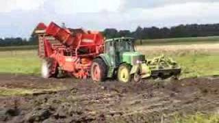 Aardappel rooien met JOHN DEERE