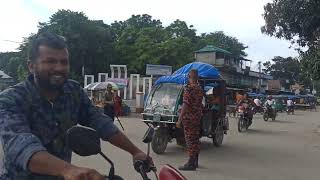 বালিয়াডাঙ্গীতে ট্রাফিকের দায়িত্বে মেয়ে শিক্ষার্থীরা...