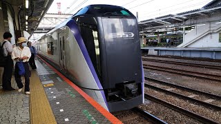 E353系 S101編成 特急かいじ35号甲府行が42分遅れて八王子駅4番線に入線するシーン