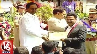 Telangana CM KCR Presents Awards At Golconda Fort | 71st Independence Day | V6 News