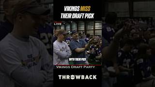 Vikings missing their pick causes chaos! #nflthrowback #shorts