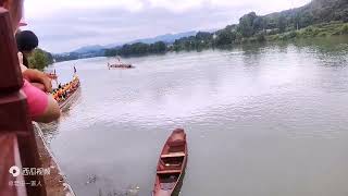 湖南湘西端午节赛龙舟，锣鼓喧天热闹非凡，现场气氛真是热闹