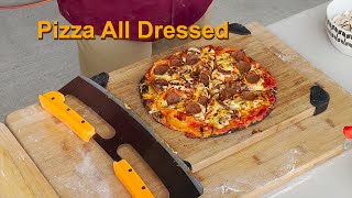 Chef Gaëtan Prépare: Pizza All Dressed