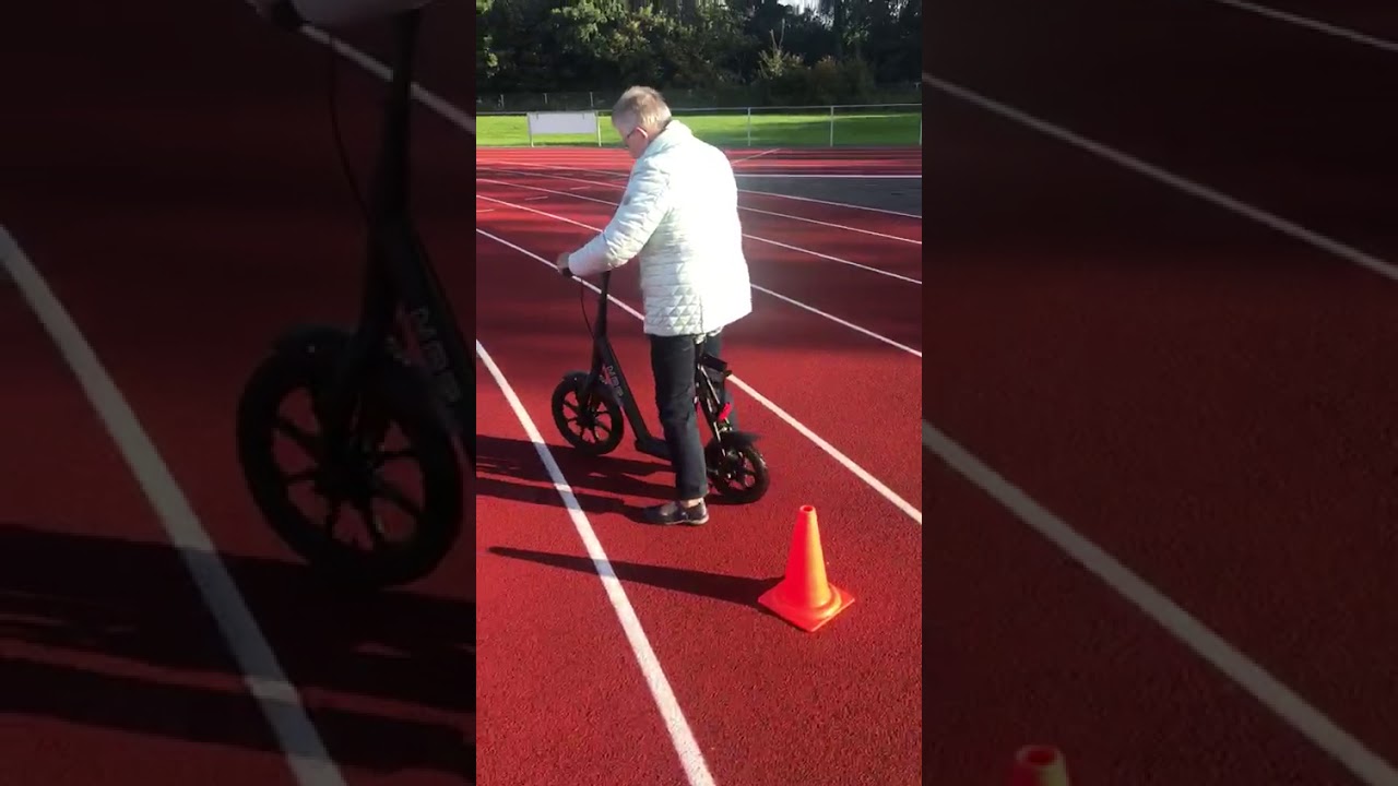 Loopfietsen Op De Atletiek Baan Youtube