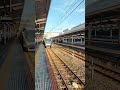 東京駅を目指して、熱海駅を出発する東海道本線特急サフィール踊り子号