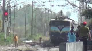 CLEAN RAKE OF SURYANAGRI EXPRESS SPEEDING THROUGH UMARGAM ROAD