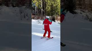 Класика у виконанні Bukovel Ski School. Здається, що це відео точно заслуговує на ваше ❤️ #bukovel