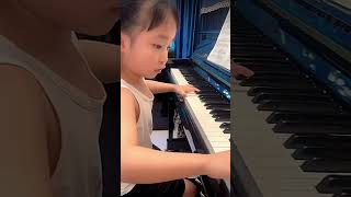 Little Girl Piano Practice 小女孩练琴