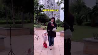 视频已经发给姥姥姥爷了！你就等着吧～就盯着手机。闺女裤子掉了都不知道😪 #坑娃的妈 #人类幼崽成长计划 #带娃日常