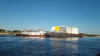 Port de Fos Barge RORO Libeccio et pousseur Silex CFT2018