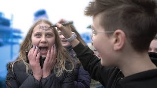 Sie möchte AUTOGRAMM auf die STIRN! **nicht abwaschbar** 😳