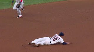 MIL@MIN: Adrianza dives to get the force at second