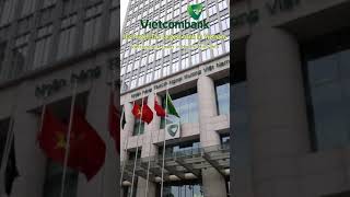 It's huge!! Vietcombank The largest bank in Vietnam 🇻🇳 - ベトナム最大級の銀行 #Shorts