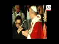 SYND 09/12/70 POPE PAUL VI PRAYS AT THE FOOT OF THE STATUE OF THE VIRGIN MARY