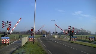 Spoorwegovergang Valburg // Dutch railroad crossing