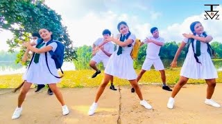 School girls hot \u0026 sexxy video | අම්බෝ ඒ ගල් ටික 😳| School girls with Short uniform#schoolgirl#hot