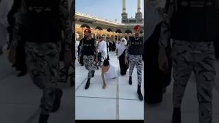 बिना पैर वाला लड़का उमराह करने आया Makka Saudi Arabia #umrah #shorts #viralvideo