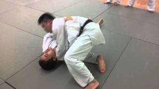 崩袈裟固 KUZURE-KESA-GATAME followed by 地獄絞 JIGOKU-JIME