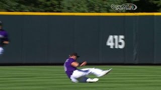 SF@COL: Dickerson charges in to make a sliding catch